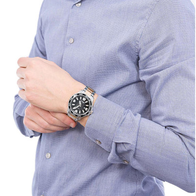 نمای روی مچ ساعت سیتیزن AW1524-84E