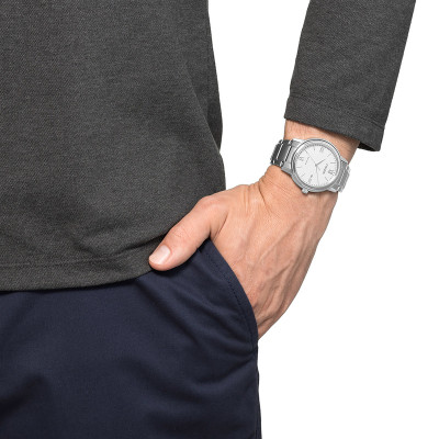 نمای روی مچ ساعت سیتیزن AW1670-82A