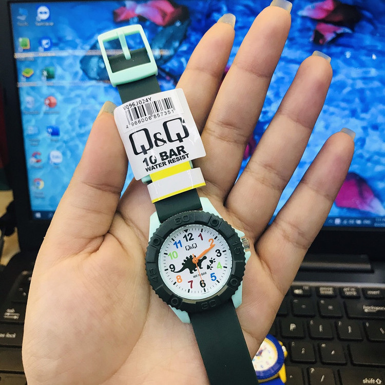 ساعت مچی عقربه ای پسرانه کیو اند کیو مدل vq96j024y