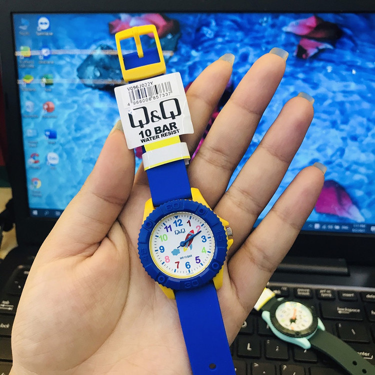 ساعت مچی عقربه ای پسرانه کیو اند کیو مدل VQ96J022Y