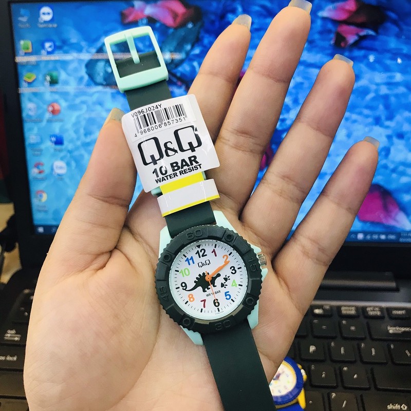 ساعت مچی عقربه ای پسرانه کیو اند کیو مدل vq96j024y